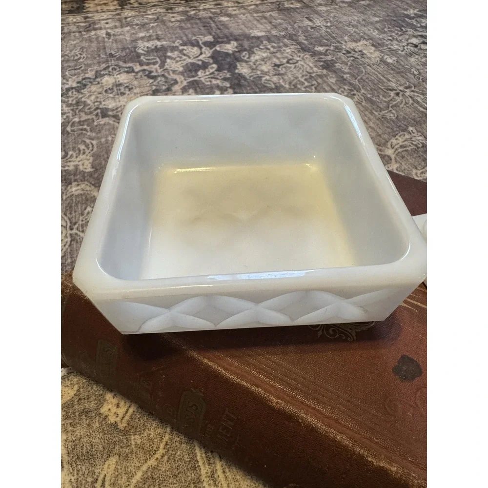 Vtg Anchor Hocking White Milk Glass Covered Square Powder‎ Box Trinket Vanity